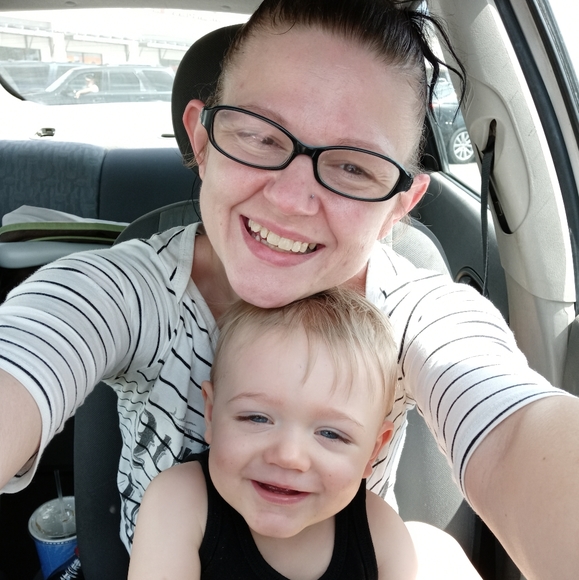 Meet your Posher, Traci - Picture 6 of 8